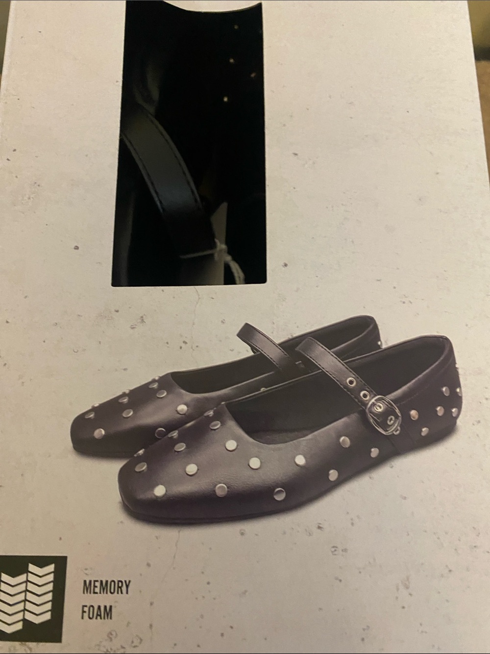 Flat shoes